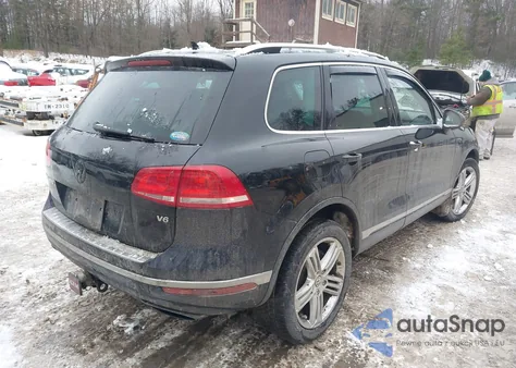 2016 Volkswagen Touareg Vr6 Executive z USA, uszkodzony, nr VIN WVGEF9BP3GD012242
